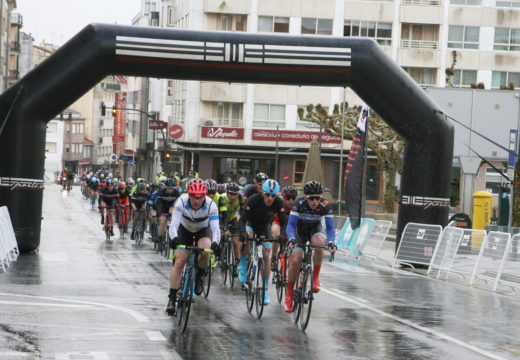 Máis de 100 corredores participan no I Trofeo Ciclista Concello de Ordes